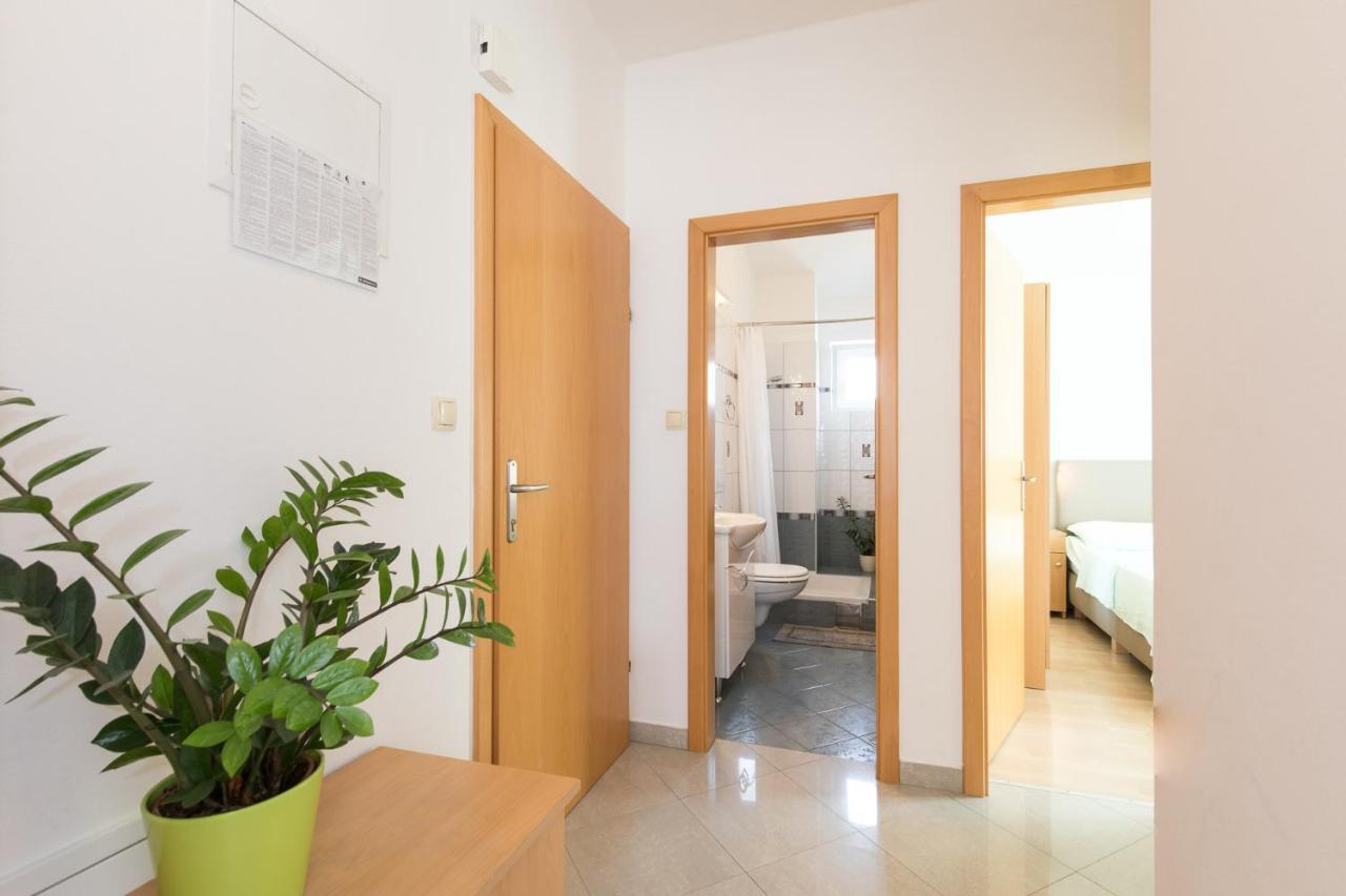 Apartment Cvijic Beige Punat Exteriör bild