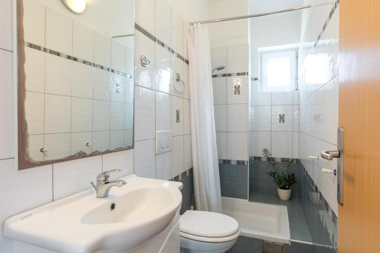 Apartment Cvijic Beige Punat Exteriör bild